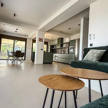 Eosea Selene Villa Jeriszósz